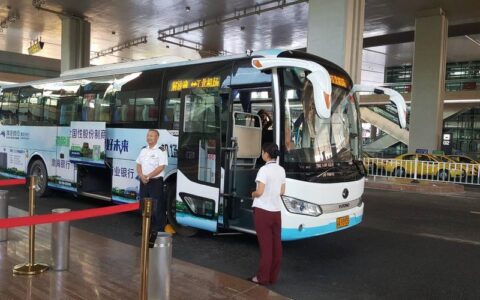 机场大巴咨询电话24小时服务，方便旅客出行